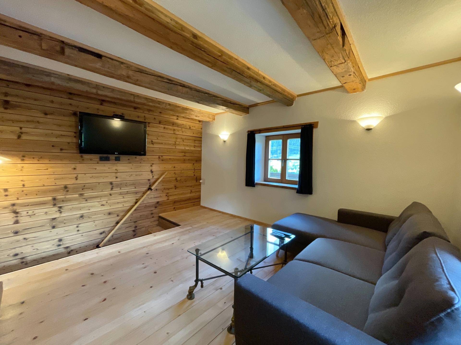 TV-Zimmer OG