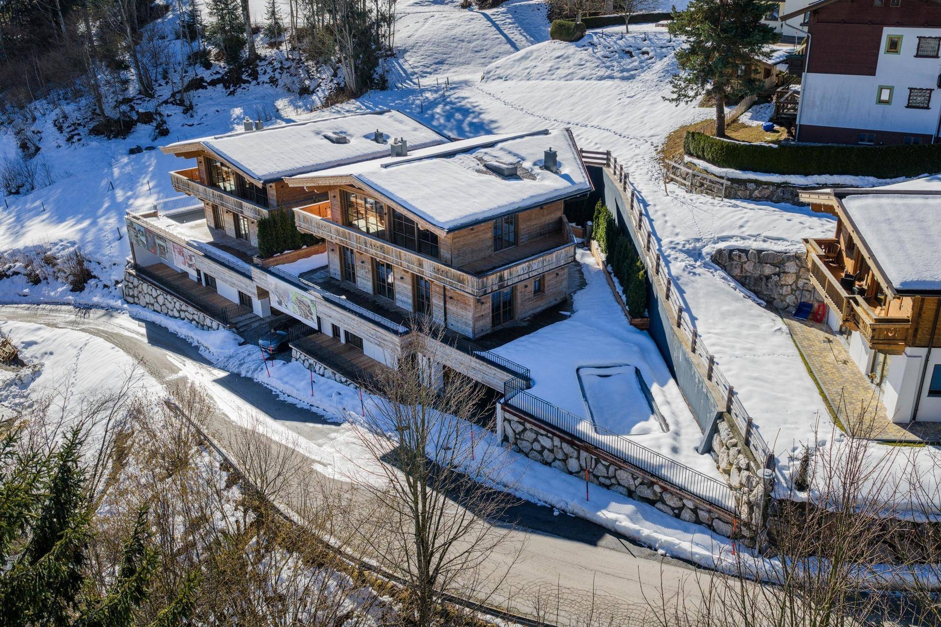 Edles Neubau-Chalet mit Außenpool und herrlichem Bergpanorama - Ansicht 2