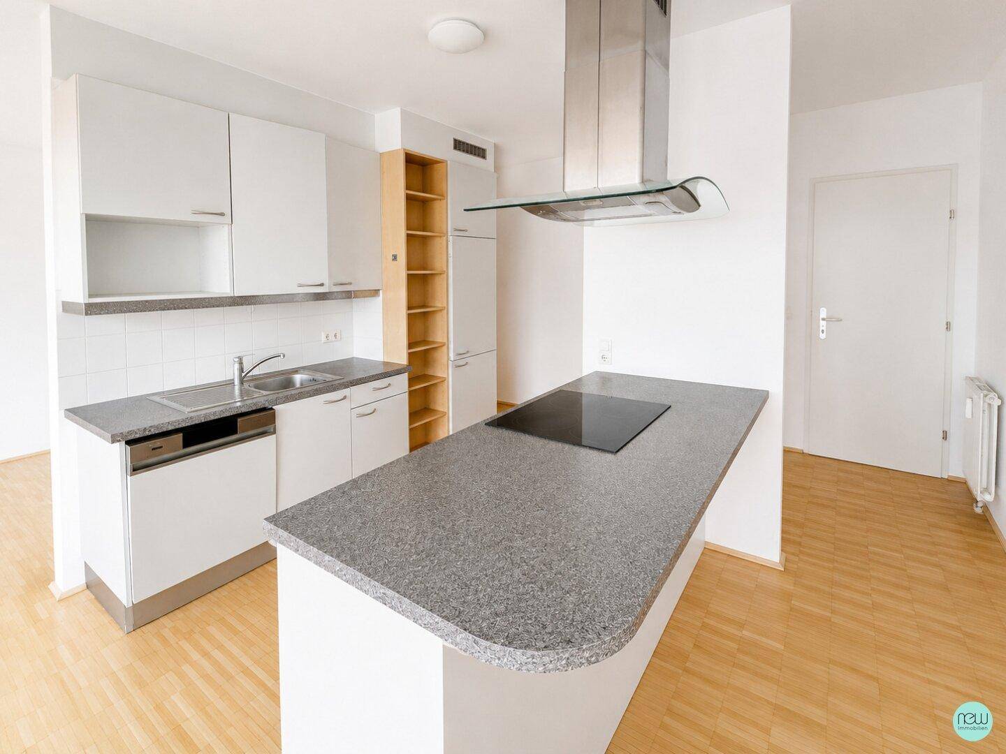moderne, helle 2-Zimmer-Wohnung mit hofseitigem Balkon + allgemeiner Dachterrasse – pohled 3