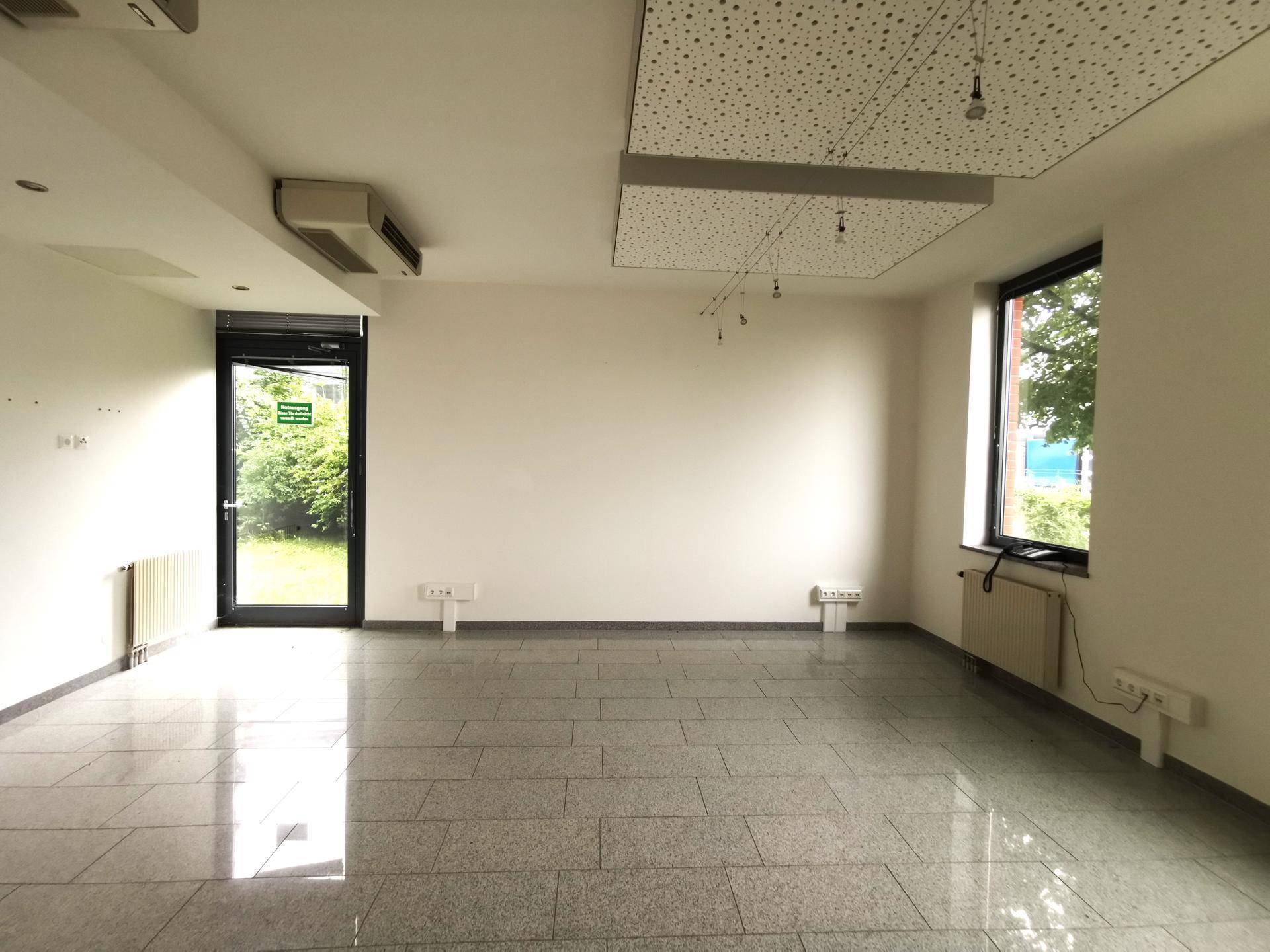 Perchtoldsdorf - Büroliegenschaft, 45 KFZ Stellplätze, Nahbereich Bahnhof, A2, A23, S1, A21 Anbindung - Mehr