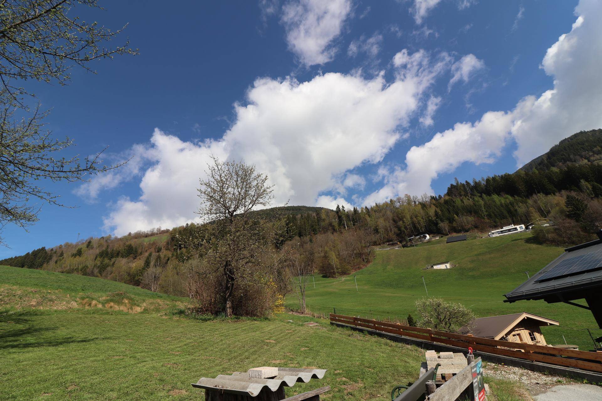 Freistehendes Mehrfamilienaus mit vielen Nutzungsmöglichkeiten am Dorfrand mit herrlichem Blick auf die Hohen Tauern - Ansicht 6