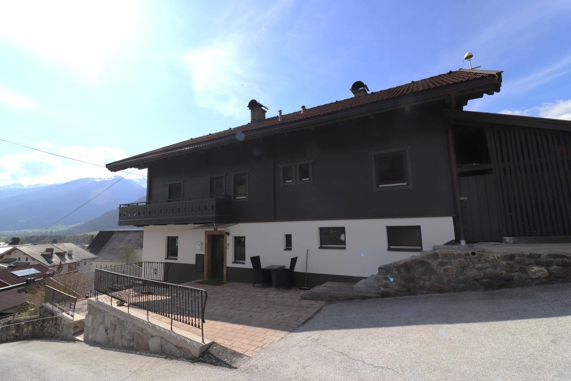 Freistehendes Mehrfamilienaus mit vielen Nutzungsmöglichkeiten am Dorfrand mit herrlichem Blick auf die Hohen Tauern - Ansicht 5