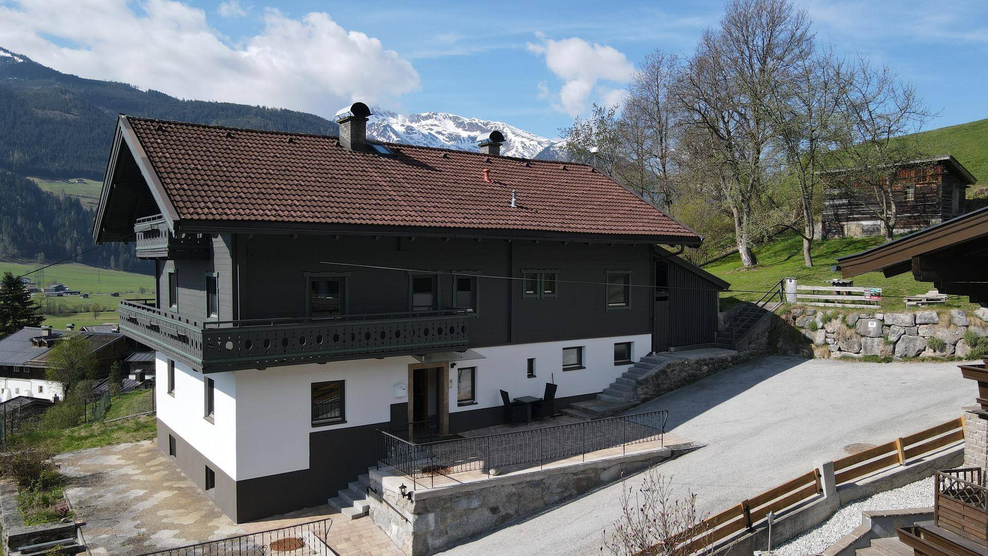 Freistehendes Mehrfamilienaus mit vielen Nutzungsmöglichkeiten am Dorfrand mit herrlichem Blick auf die Hohen Tauern - Ansicht 3