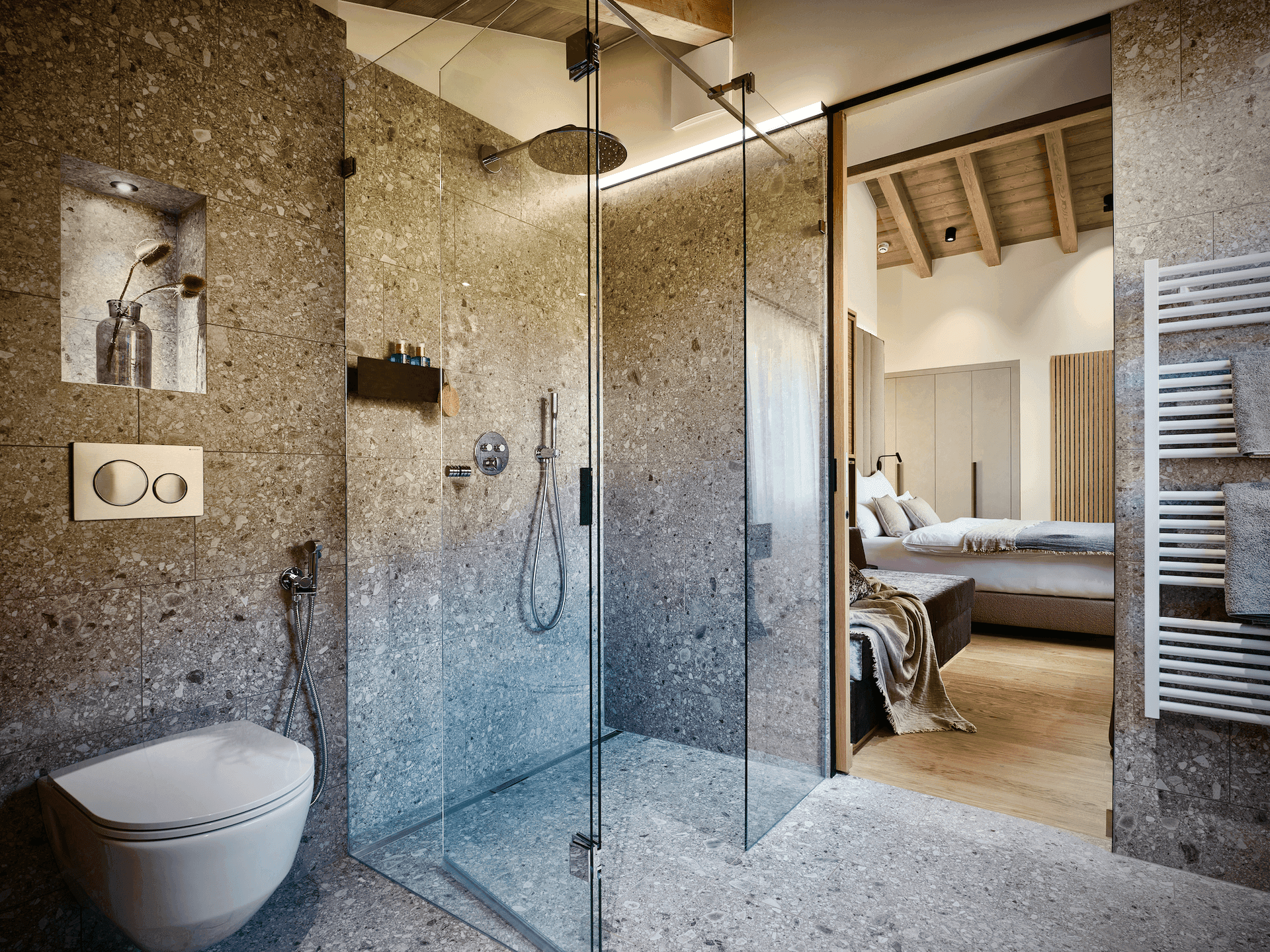 Modernes Badezimmer mit großformatigen Fliesen, begehbarer Dusche und Blick ins angrenzende Schlafzimmer.