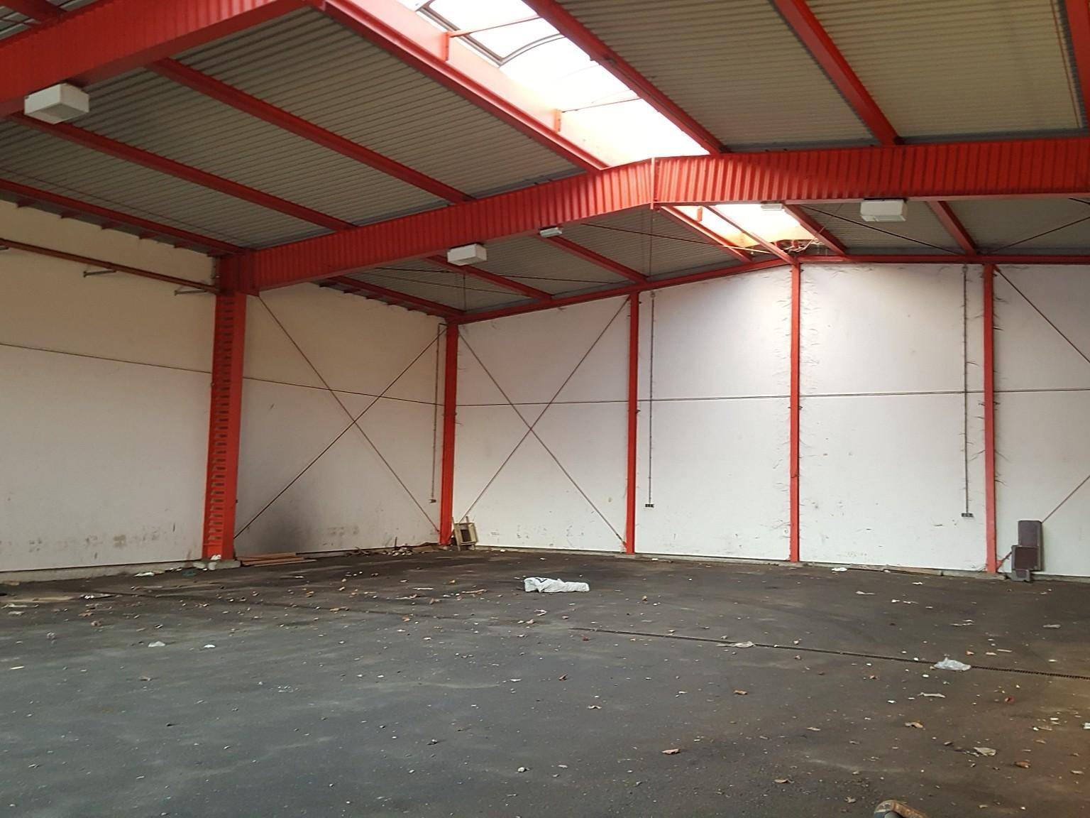 Eigenständiges Betriebsobjekt * Kaltlagerhalle + Büro + Freifläche *