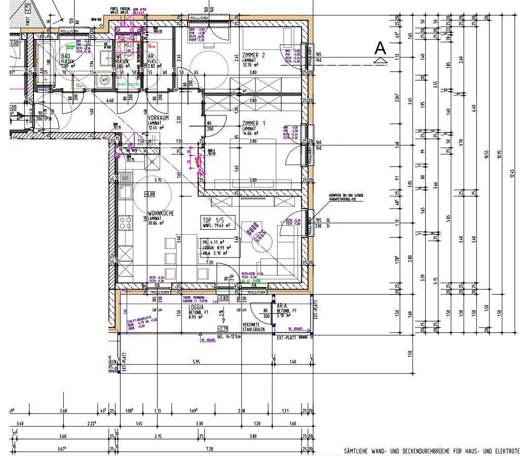 Detaillierter Grundriss einer Wohnung mit Wohnküche, zwei Zimmern und Loggia.