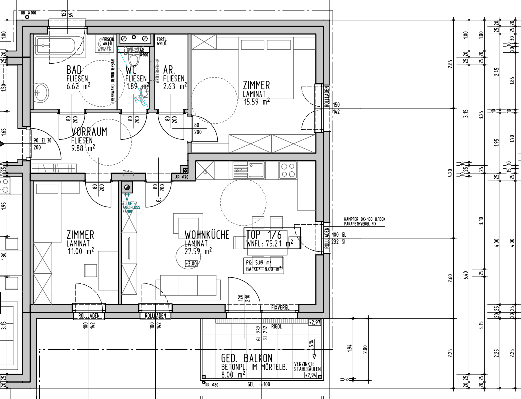 Detaillierter Grundriss einer Wohnung mit Wohnküche, zwei Zimmern und Balkon.