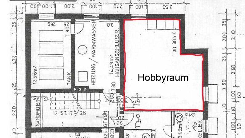 Grundrissplan zeigt einen Hobbyraum im Kellerbereich mit angrenzendem Heizungsraum und Tanklager.