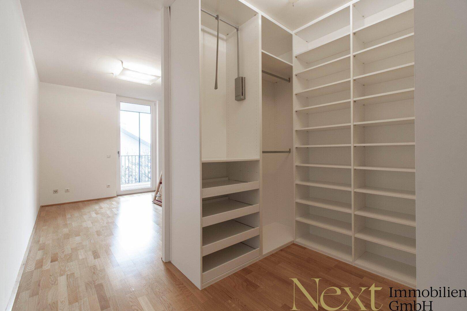 Begehbarer Kleiderschrank