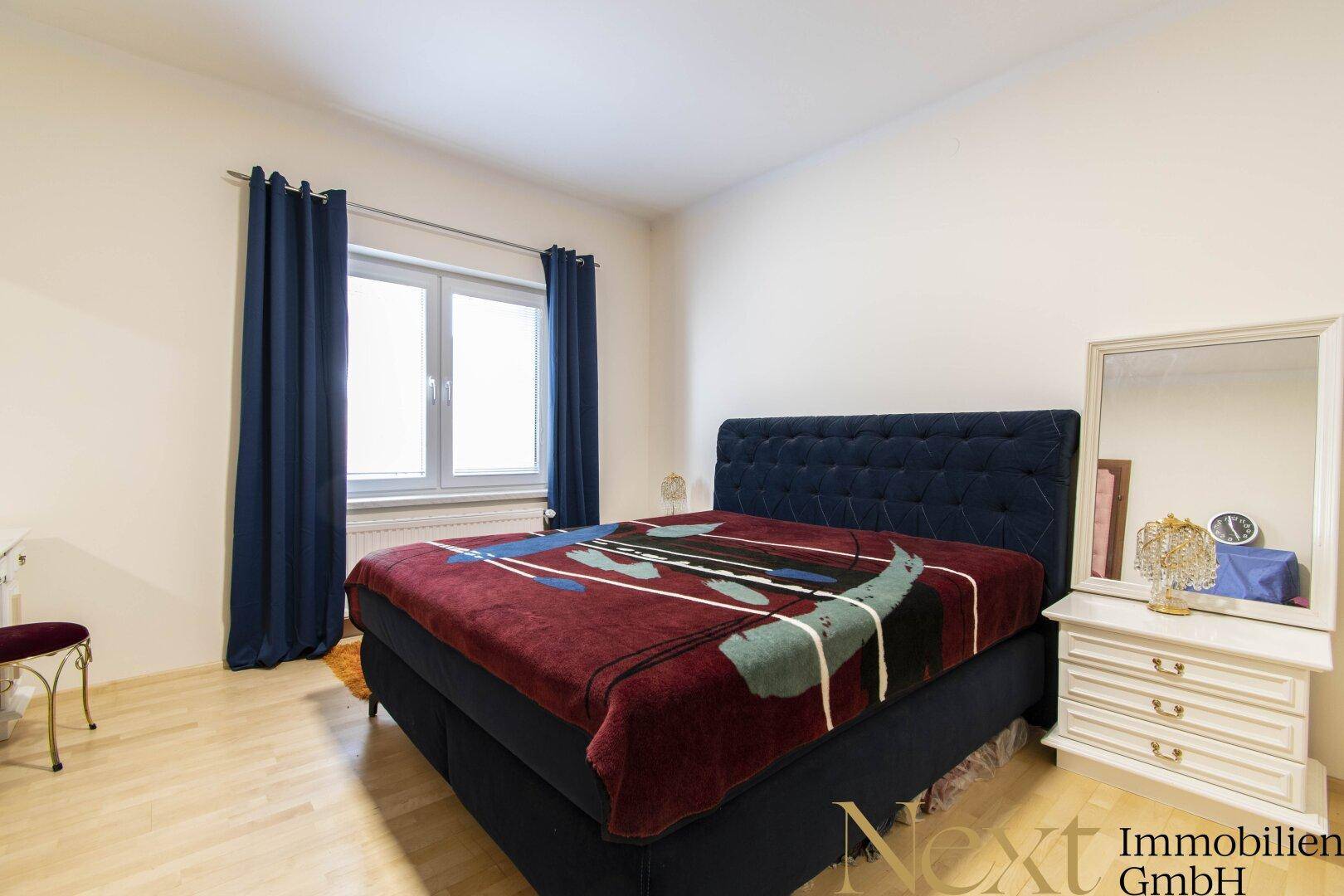 Schlafzimmer (EG)