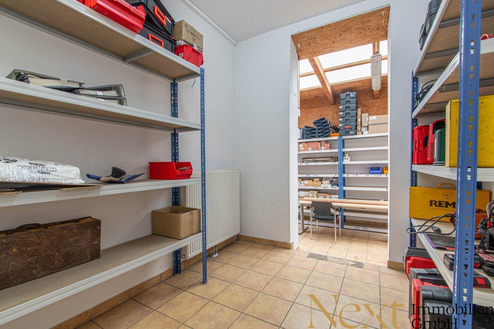 Geschäfts-/Büro-/Lagerfläche (Widmung K) mit Parkplätzen &amp; optimaler Sichtbarkeit in Leonding zu vermieten! – další