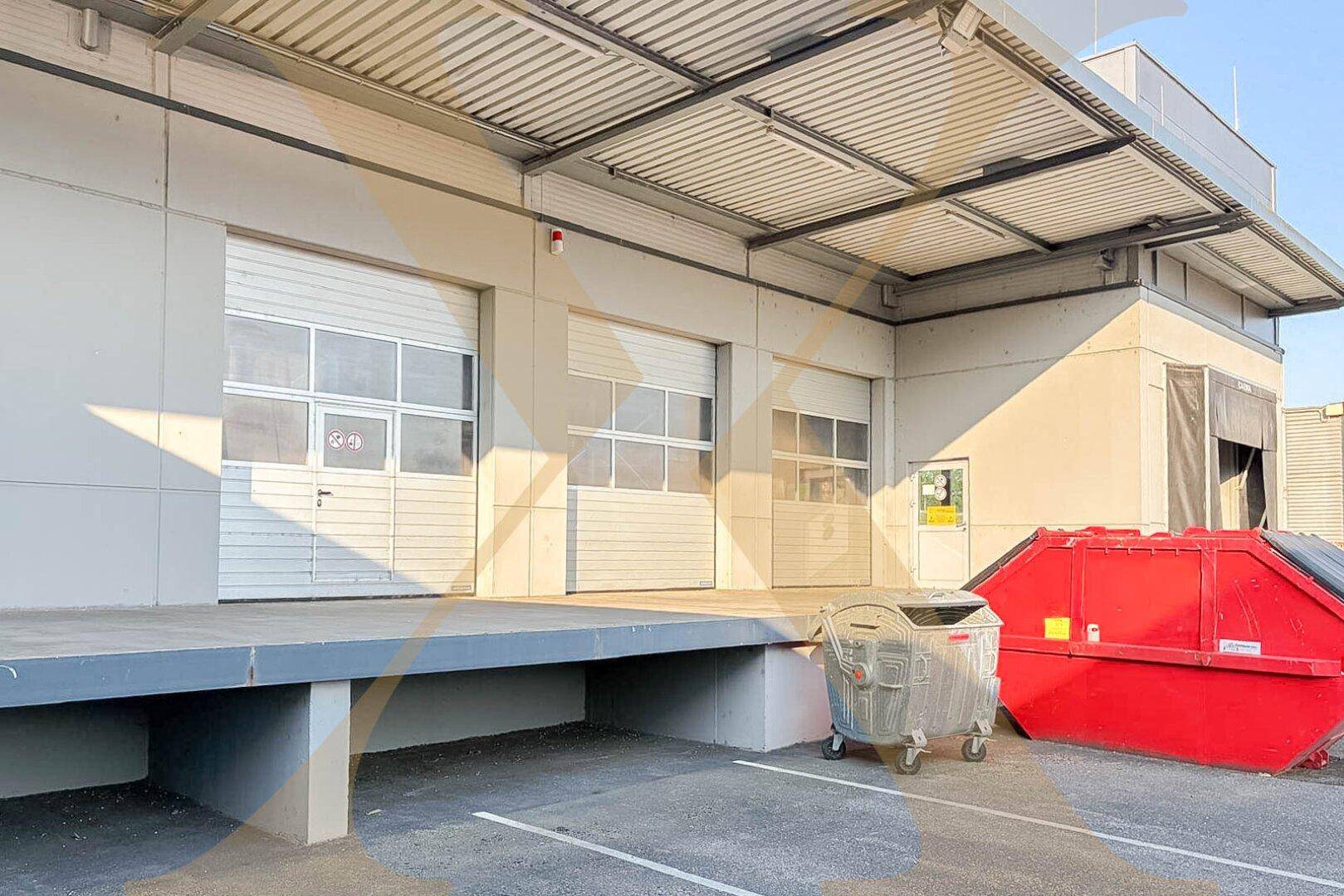 Halle mit kleiner Bürofläche im Linzer Gewerbegebiet zu vermieten!