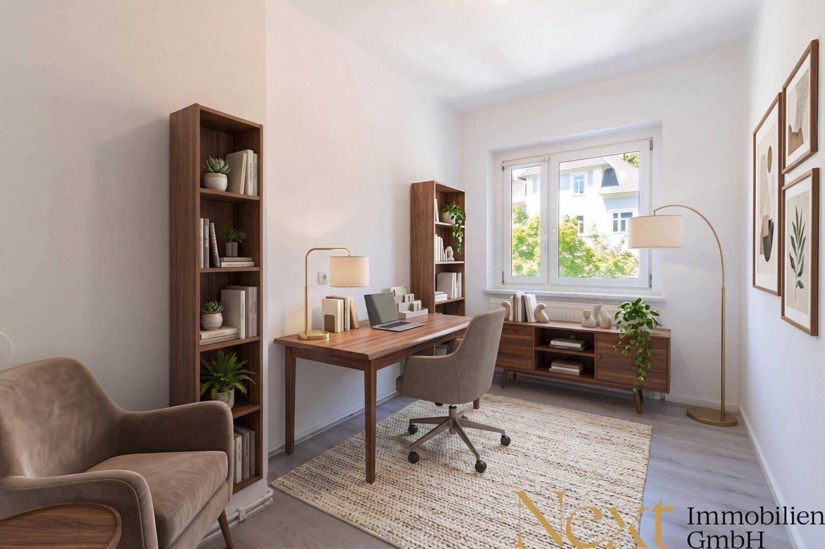 Modern eingerichtetes Arbeitszimmer mit Schreibtisch, Bücherregalen und Blick ins Grüne.