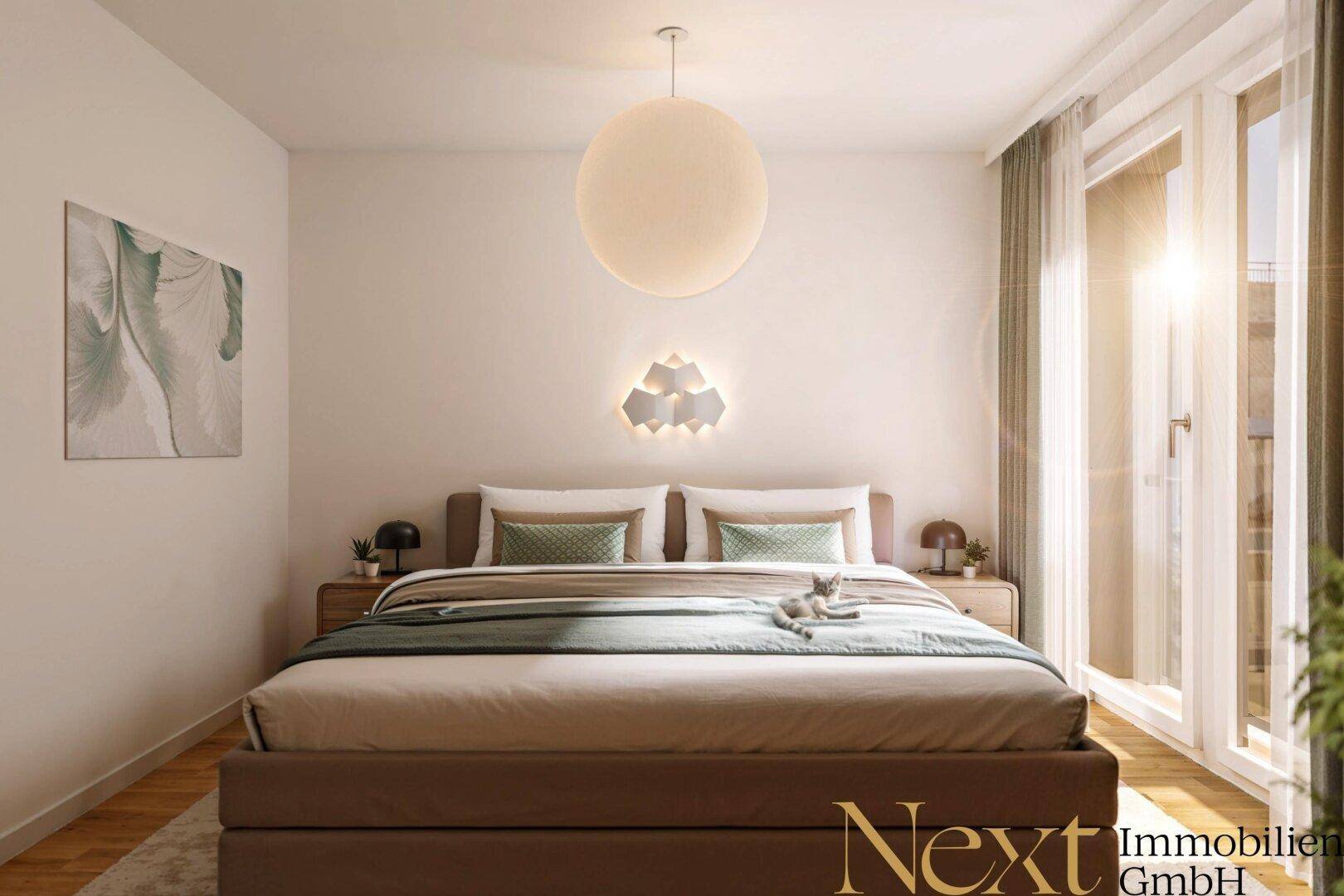 Modernes Schlafzimmer mit großem Bett, Holzboden und bodentiefen Fenstern für viel Licht.