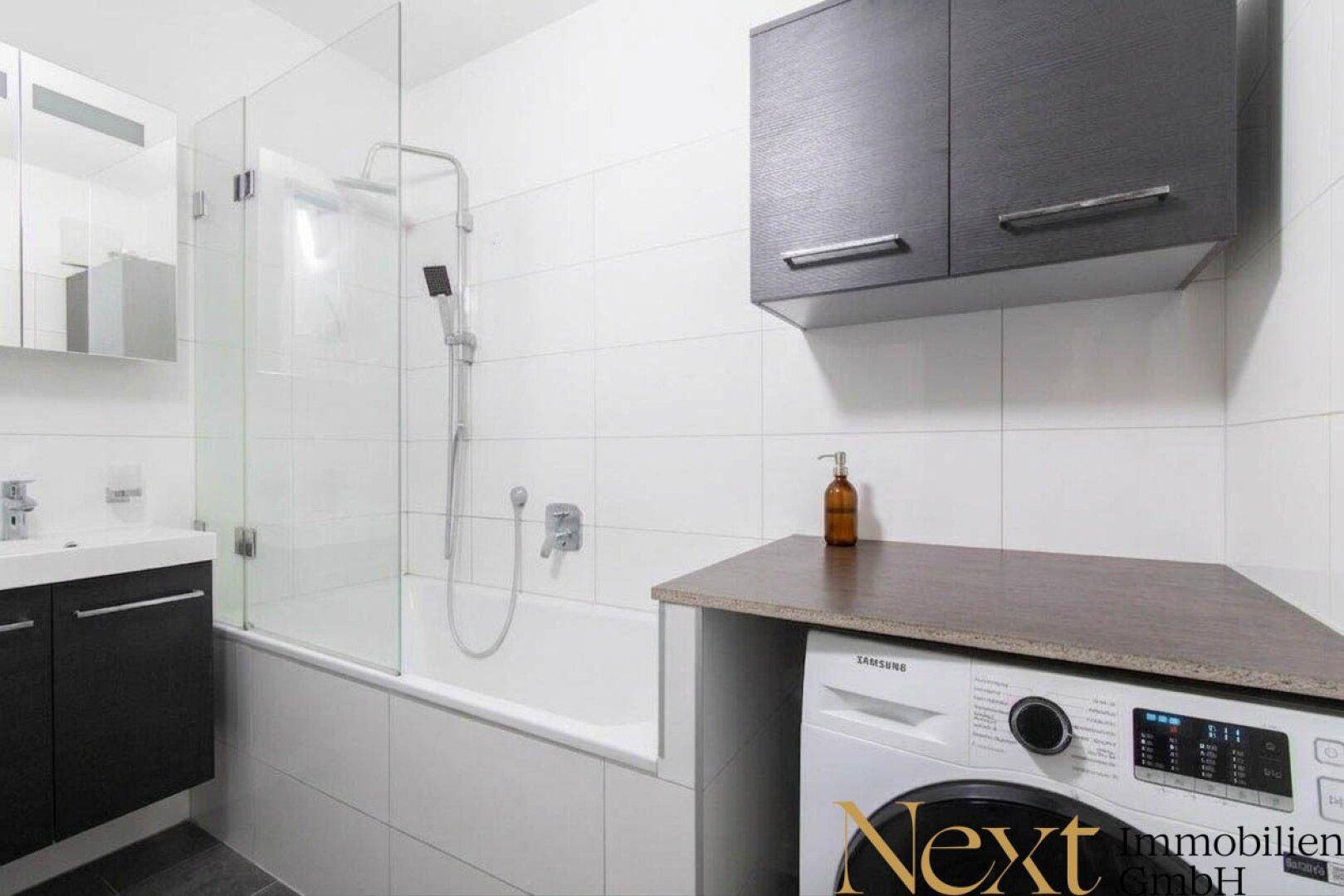 Badezimmer I (KI möbliert)