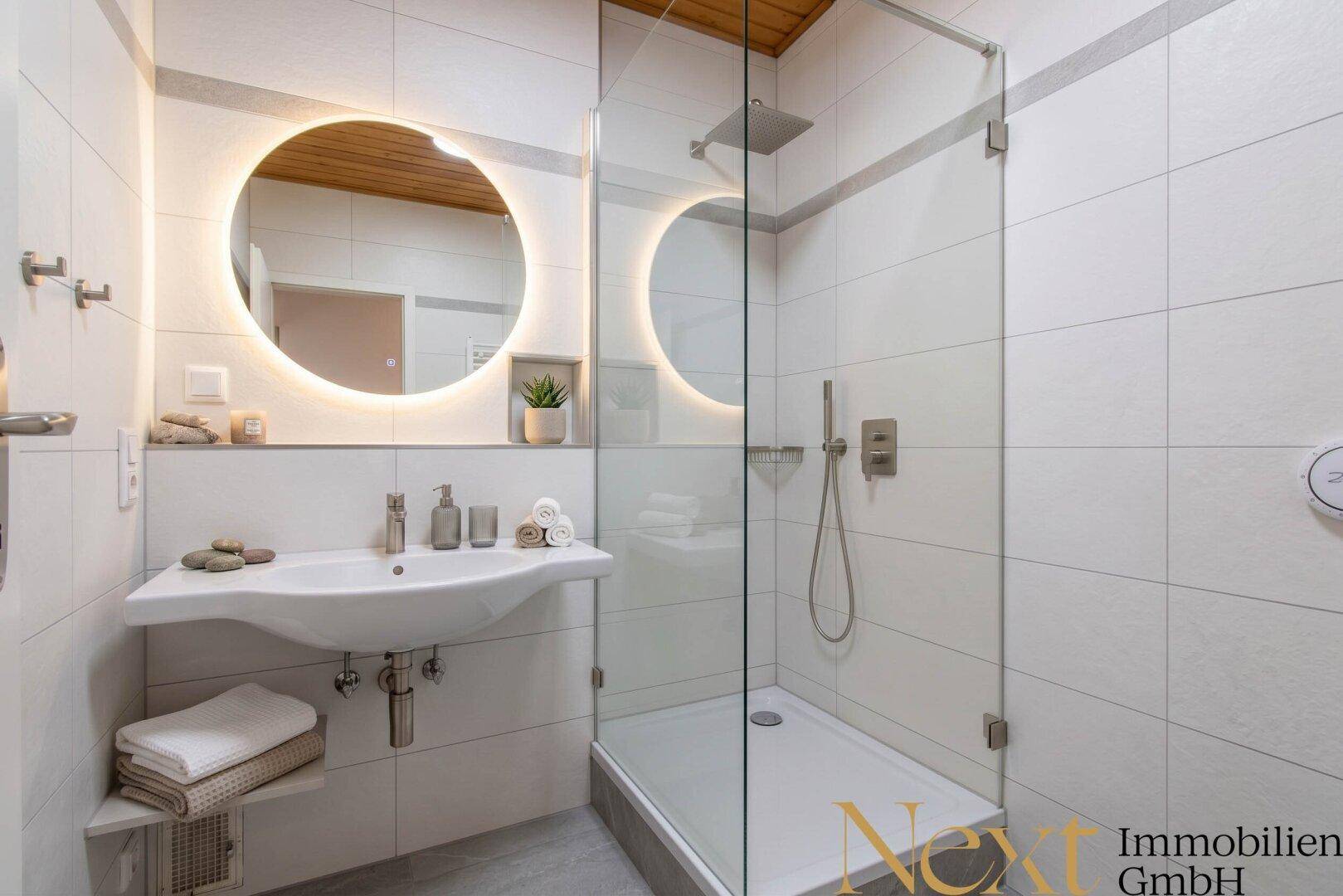 Badezimmer (KI möbliert)