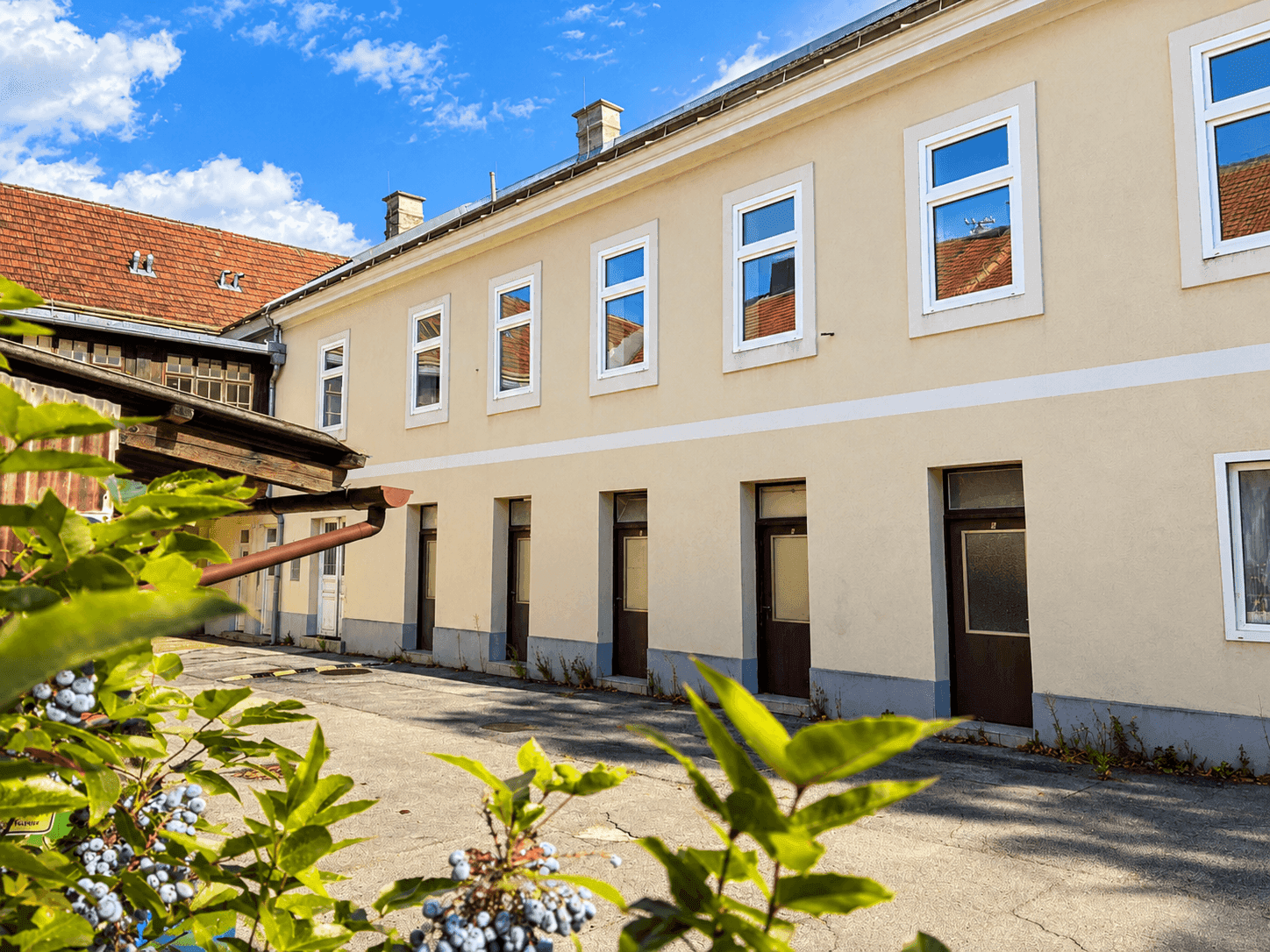 Sehr schönes großes ehemaliges Restaurant mit sämtlichen Nebenräumen mit Hof und Kastaniengarten - View 4