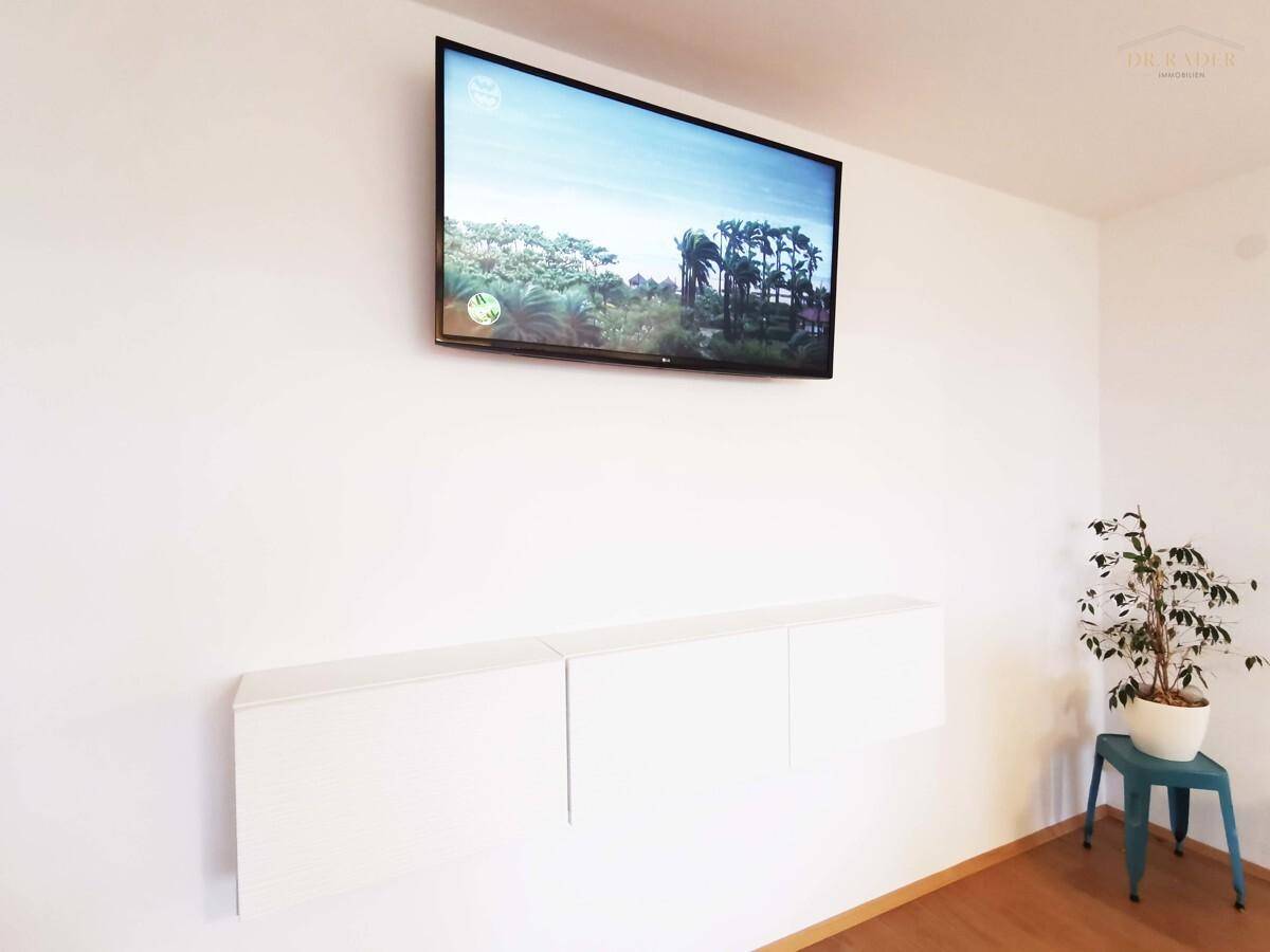 Wand TV mit Wandboard