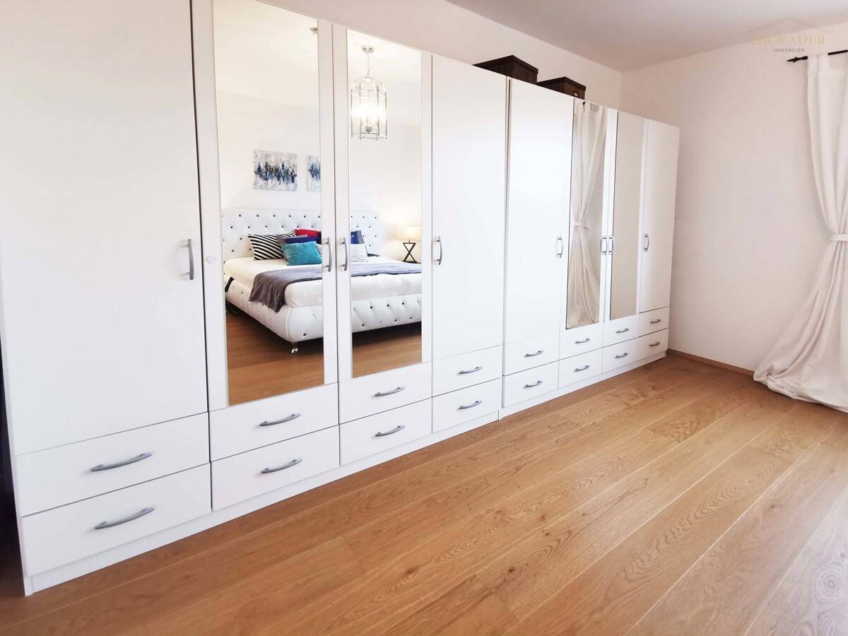 geräumiger Kleiderschrank