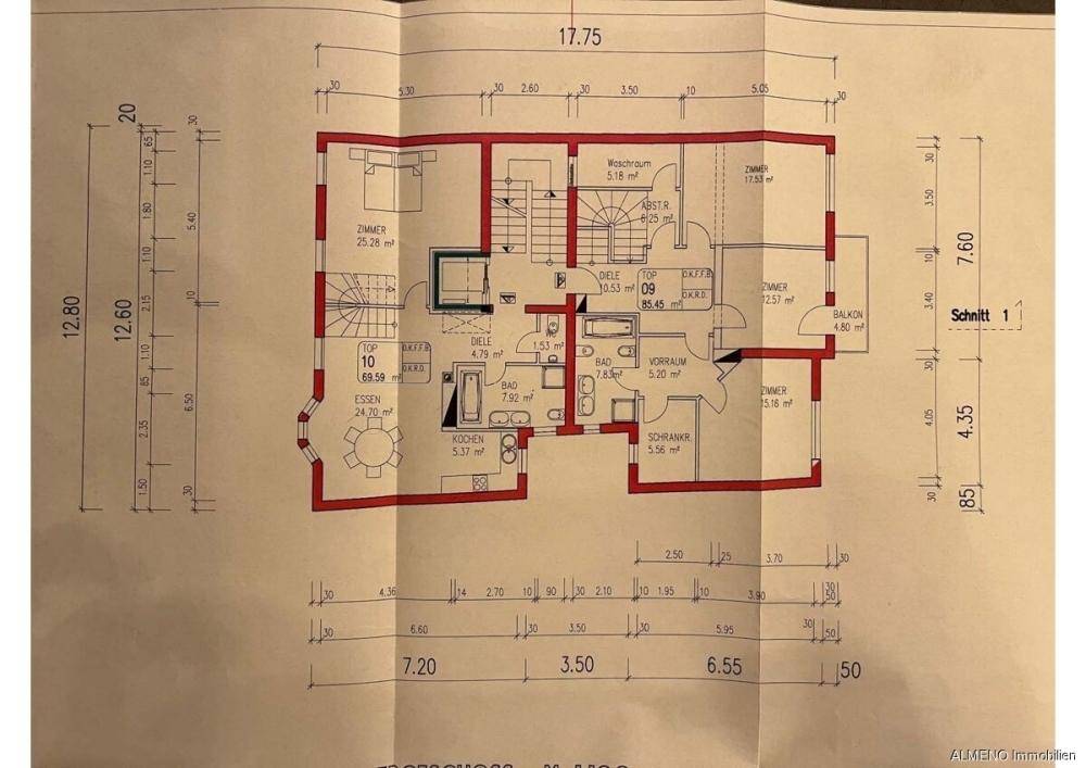 Technischer Grundriss mit Maßangaben und Raumaufteilung für die Immobilie.