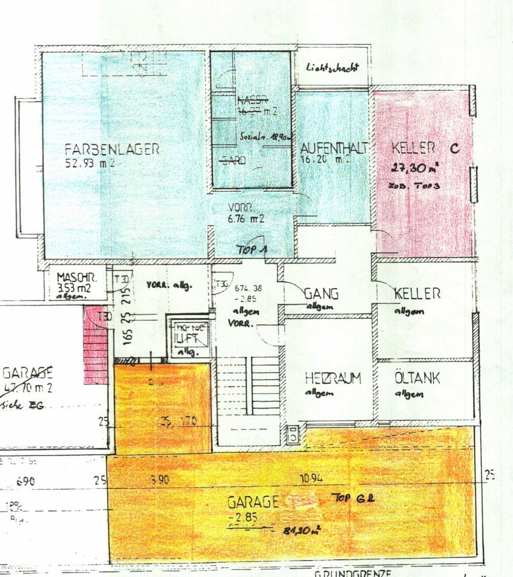 Grundriss des Untergeschosses mit Lagerflächen, Kellerräumen und Garagenbereichen.