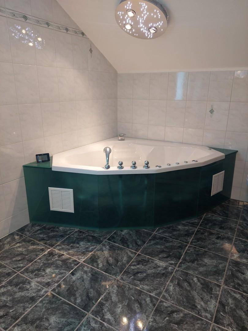 855, Bad - Eckbadewanne