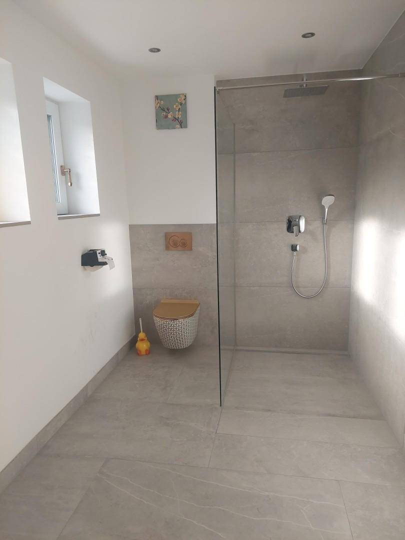 887, Bad mit Dusche und WC