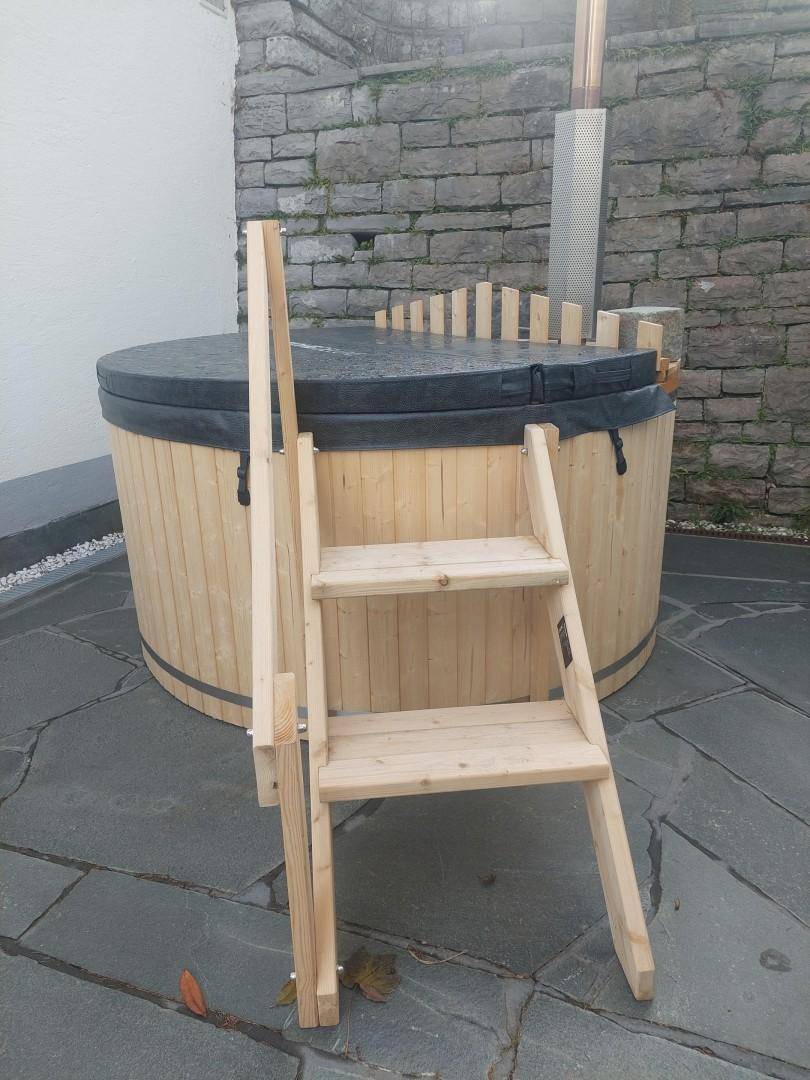 887, Jacuzzi im Freien