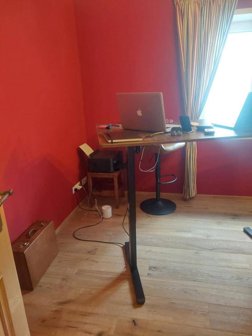 887, Büro