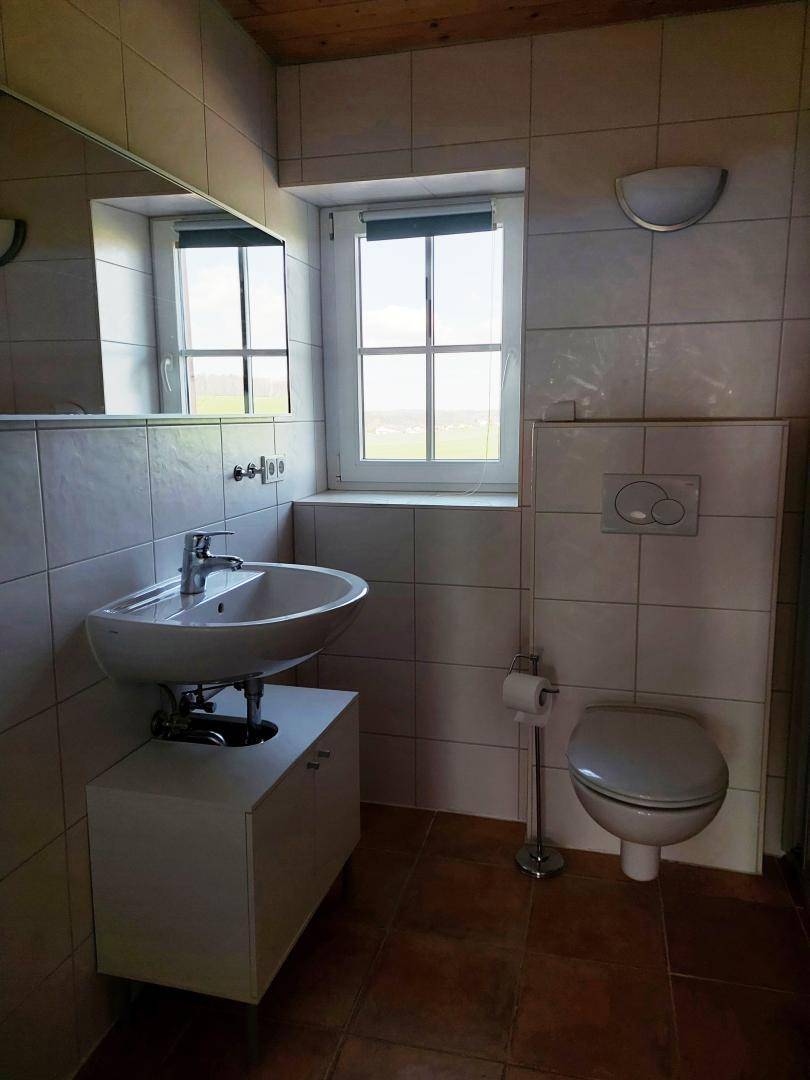 Ruhige Dachgeschoss Wohnung mit Balkon - Ansicht 5