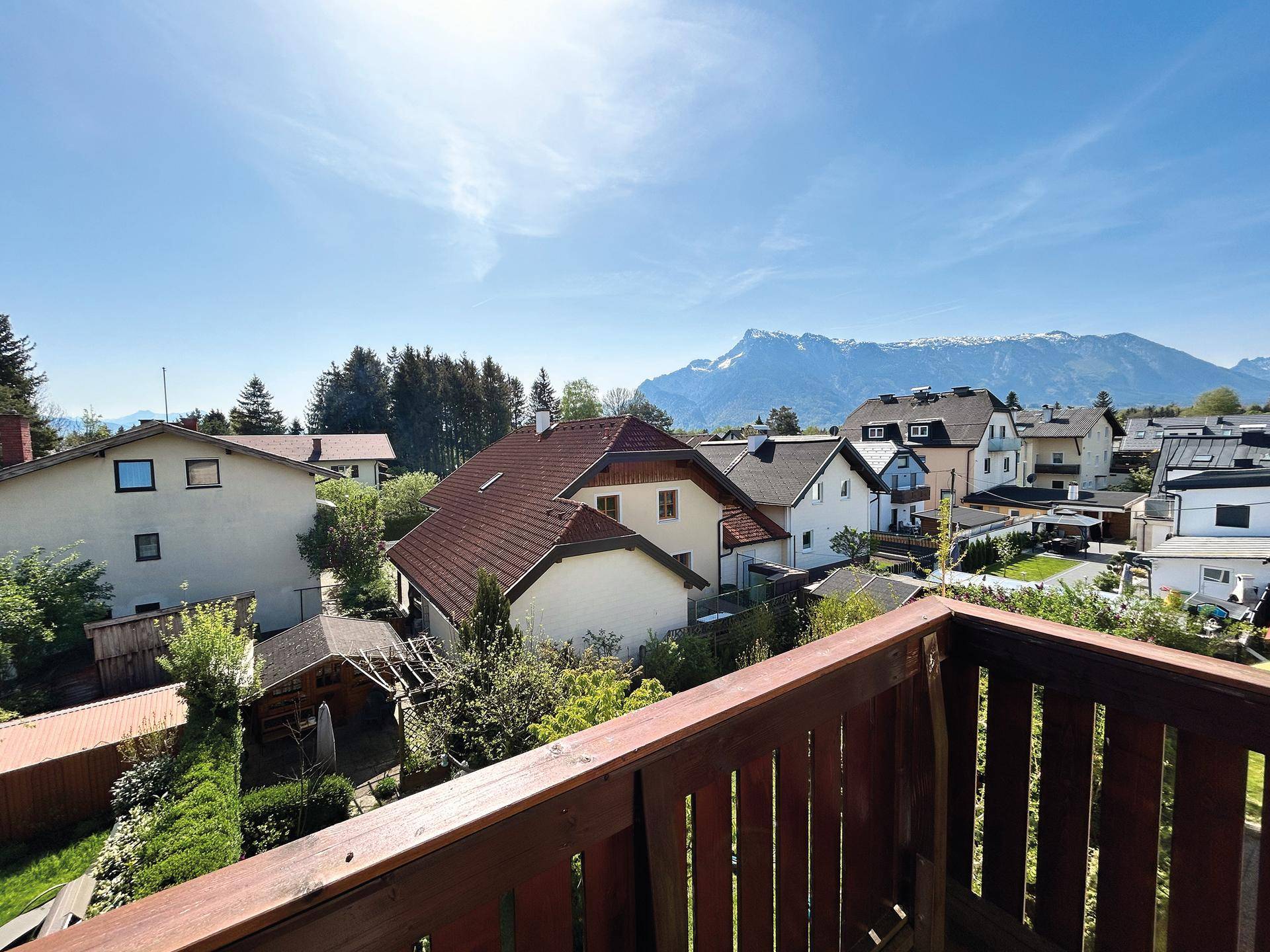 kleiner Balkon mir Bergblick