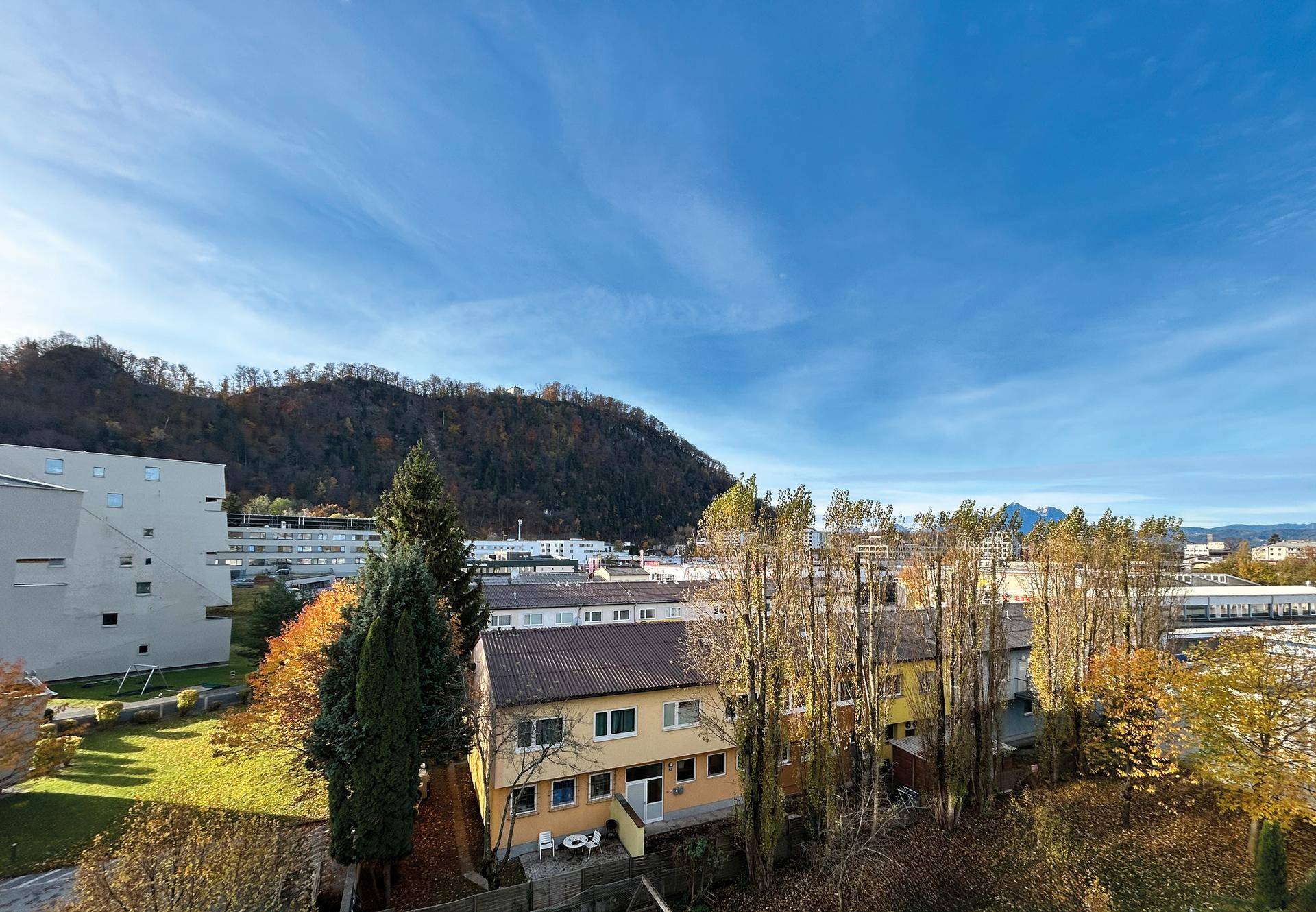 Ausblick von der Loggia auf den Kapuzinerberg