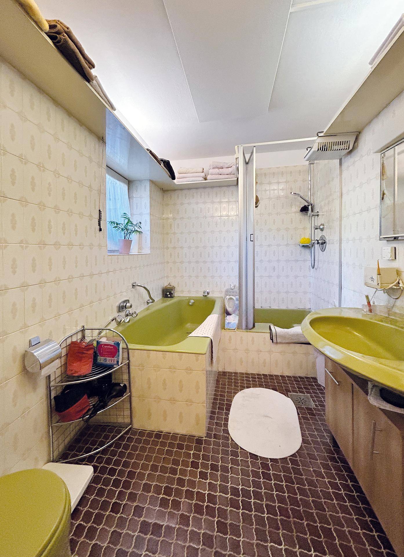 Badezimmer mit Fenster