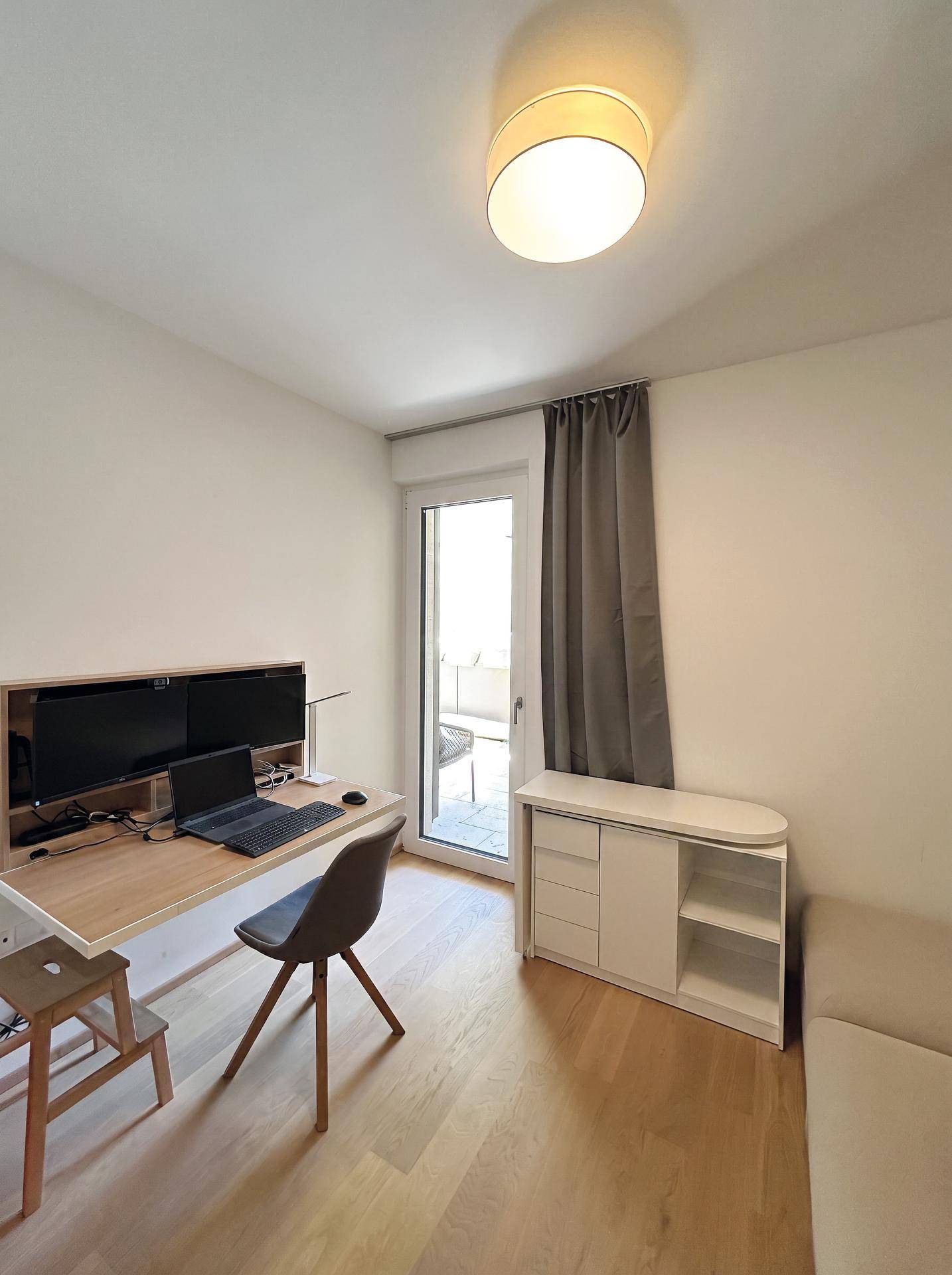 Homeoffice/Kinderzimmer