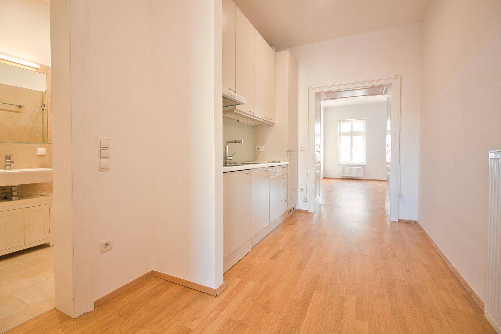 Wunderschöne 2-Zimmer-Altbauwohnung mit Parkettböden &amp; Flügeltüren | Küche &amp; Bad ausgestattet - Ansicht 5