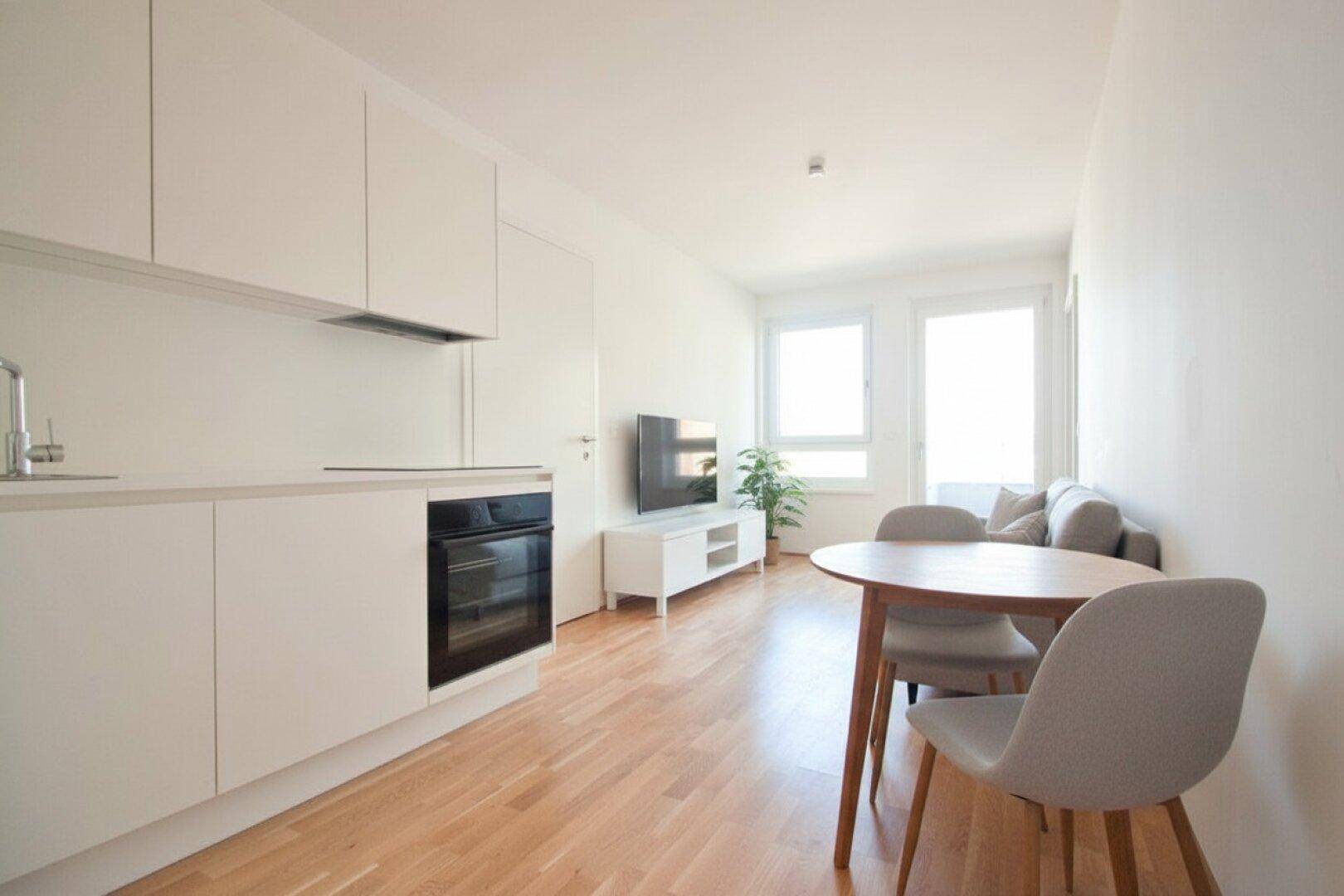 Arbeiten &amp; Wohnen vereint – Büro &amp; angrenzende, moderne 2-Zimmer-Wohnung mit Balkon mit separatem Zugang - Més
