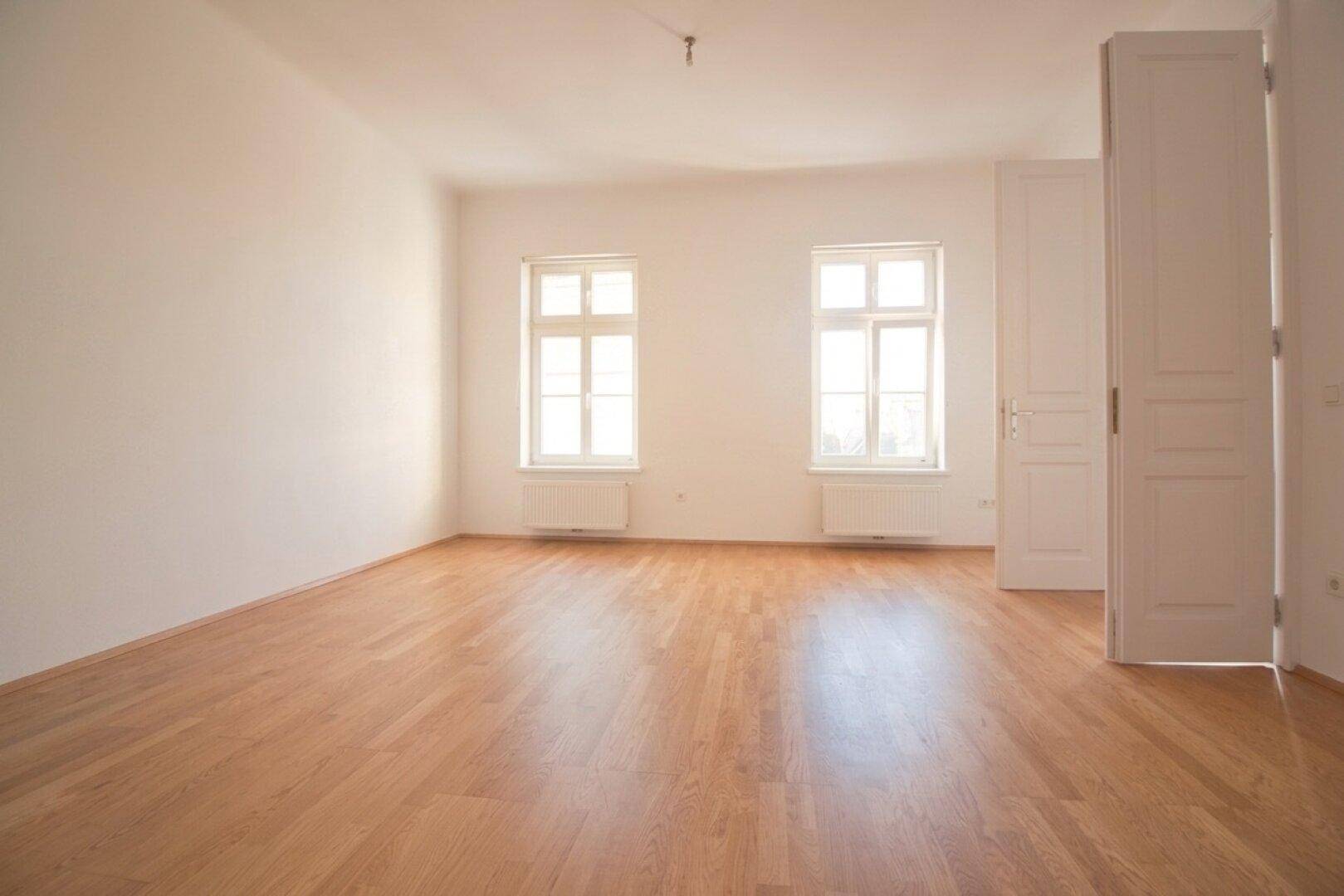 Wunderschöne 2-Zimmer-Altbauwohnung mit Parkettböden &amp; Flügeltüren | Küche &amp; Bad ausgestattet - Ansicht 3