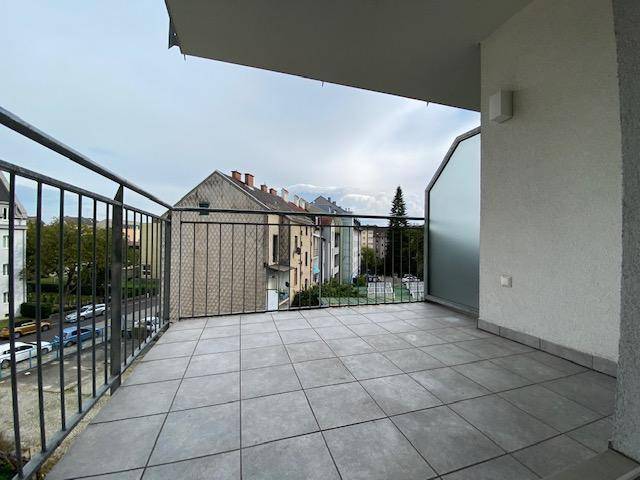 hofseitiger Balkon