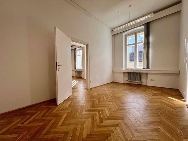 Klimatisiertes Altbaubüro mit ca. 207 m² direkt am Linzer Taubenmarkt - Ansicht 3