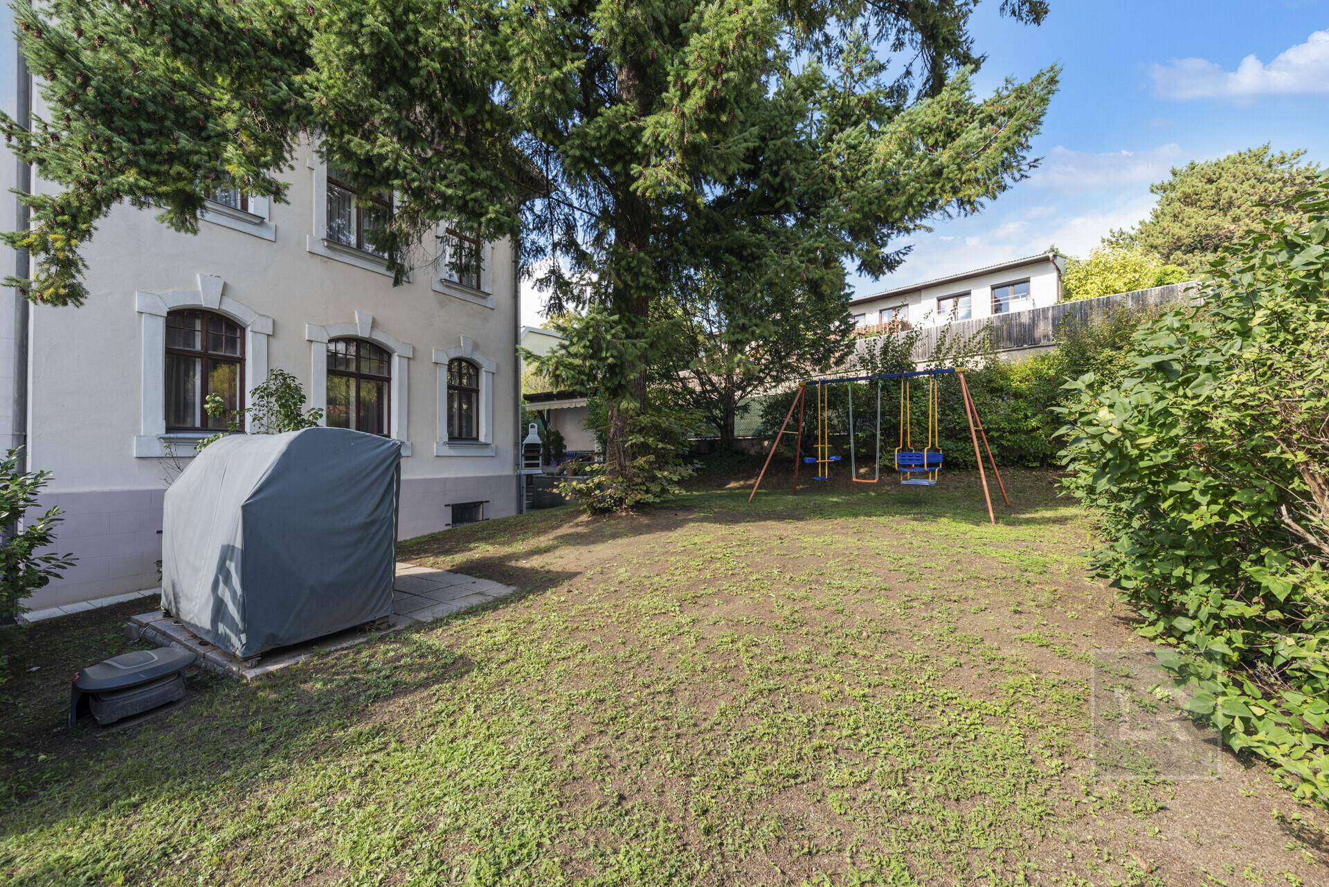 Garten mit Schaukel
