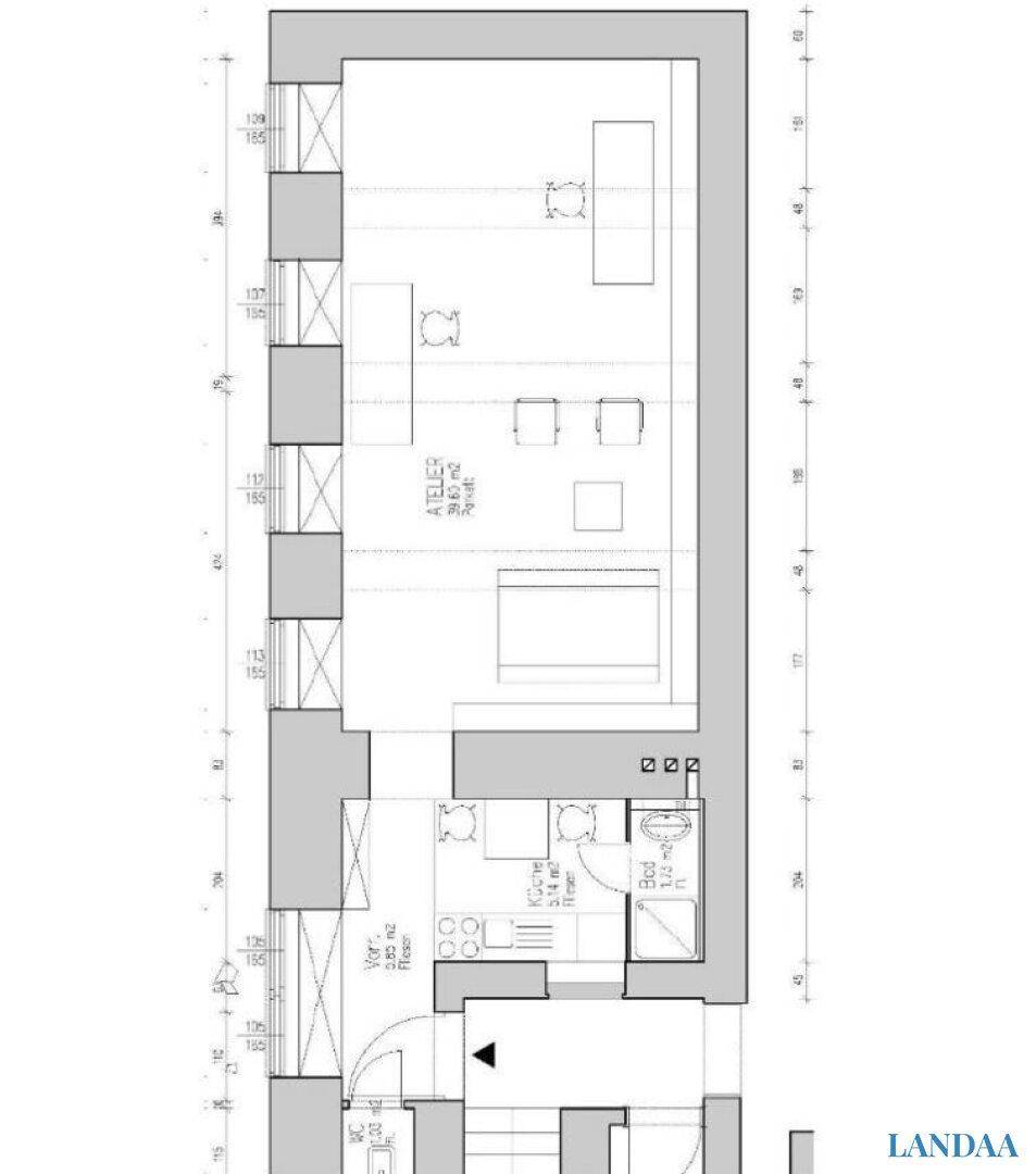 Grundrissplan zeigt die Aufteilung eines Ateliers mit Bad und WC.
