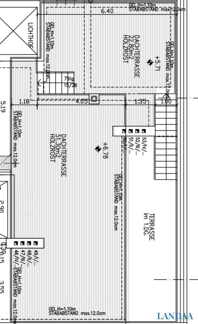 Grundriss zeigt zwei großzügige Dachterrassen mit viel Platz im Freien.