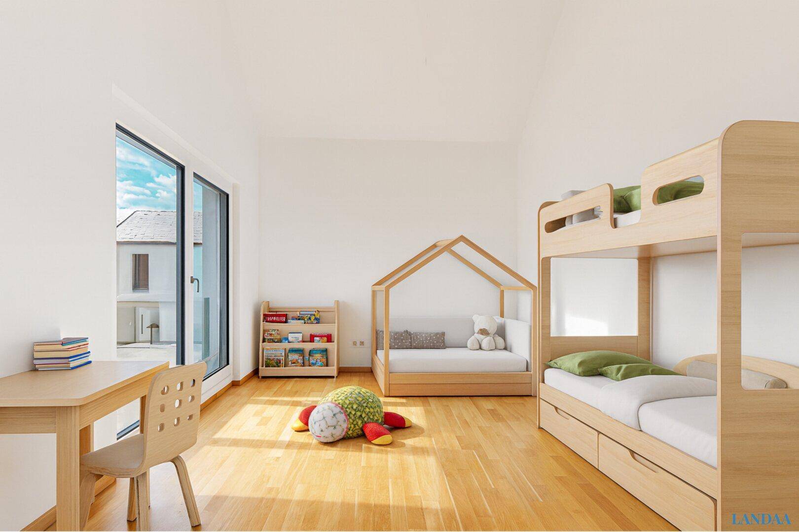 Freundliches Kinderzimmer mit Holzboden, Etagenbett und großem Fenster für natürliche Beleuchtung.