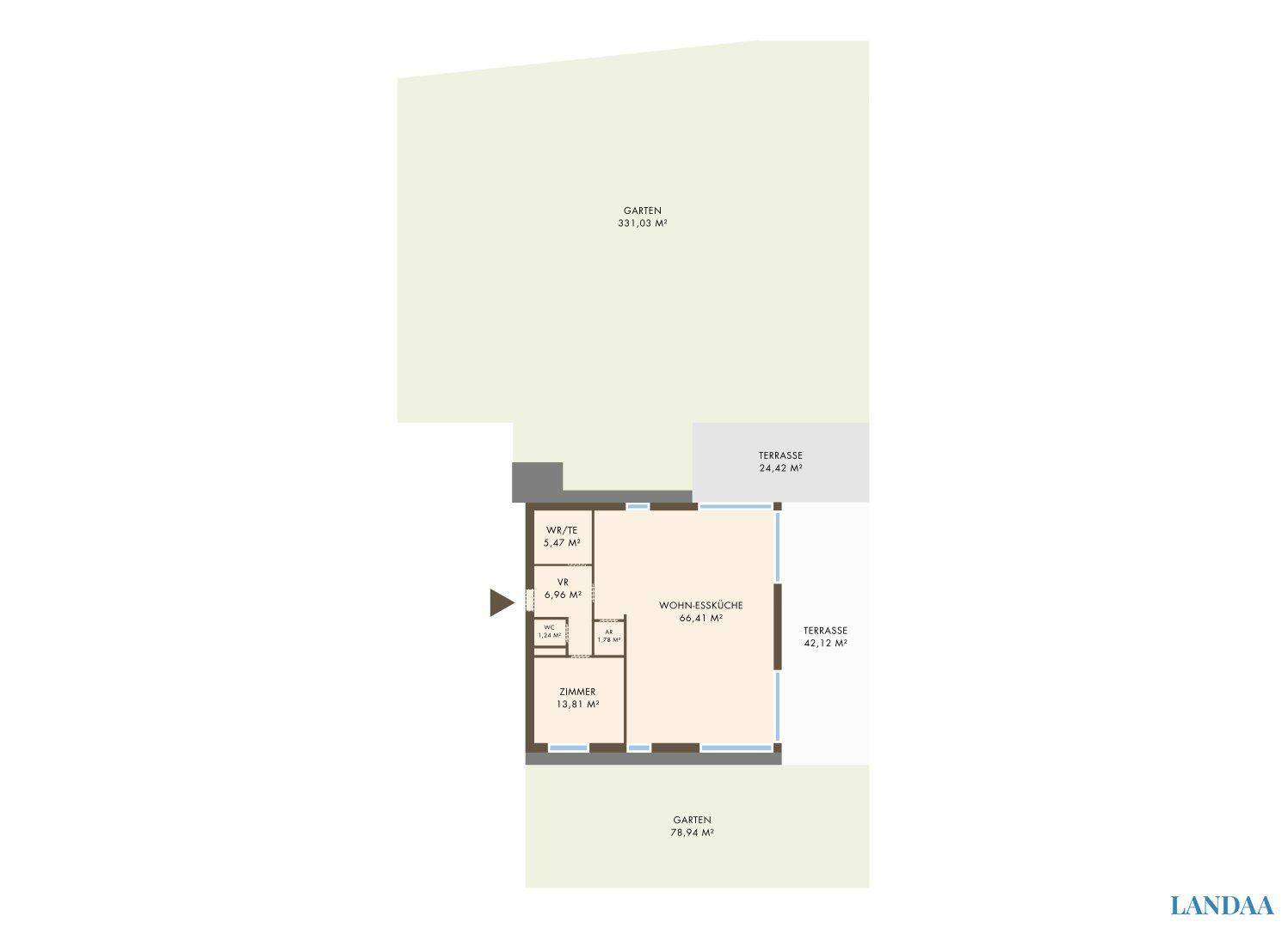 Grundriss des Erdgeschosses mit großer Wohnküche, Zimmer und Zugang zu Garten und Terrassen.