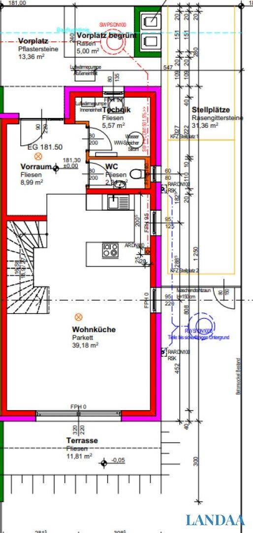 Detaillierter Grundriss des Erdgeschosses mit Maßen für Wohnküche, Terrasse und Außenbereiche.