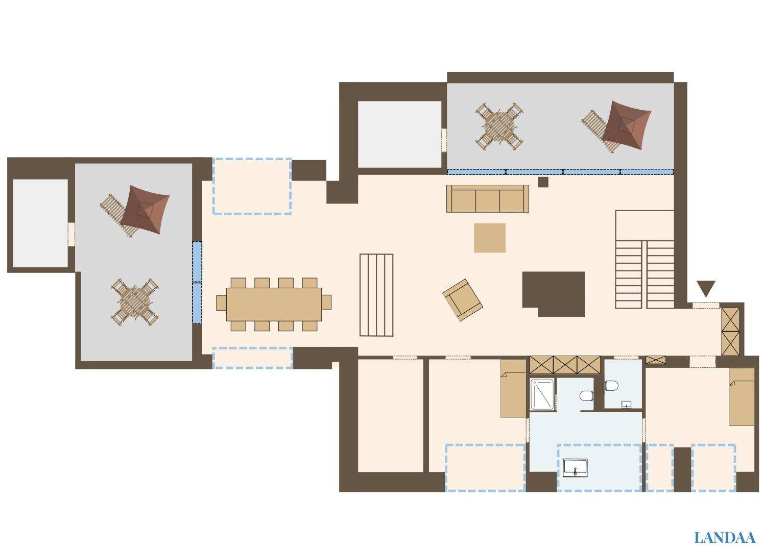 Grundriss des Hauptgeschosses mit offenem Wohnbereich, Esszimmer und zwei Terrassen.