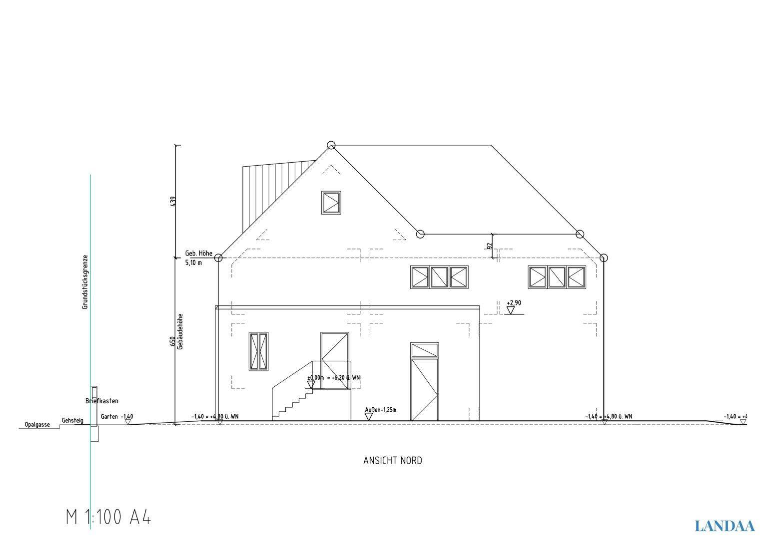 Architektonische Nordansicht des Hauses mit Satteldach und mehreren Fenstern.