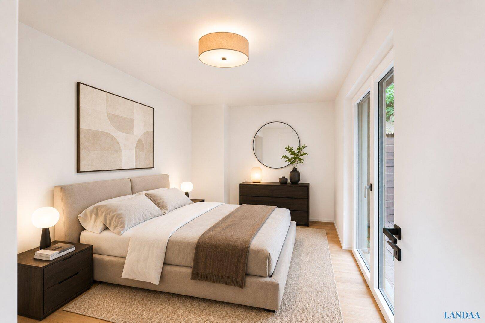Modern eingerichtetes Schlafzimmer mit Doppelbett, Holzboden und Zugang zu einem Außenbereich.