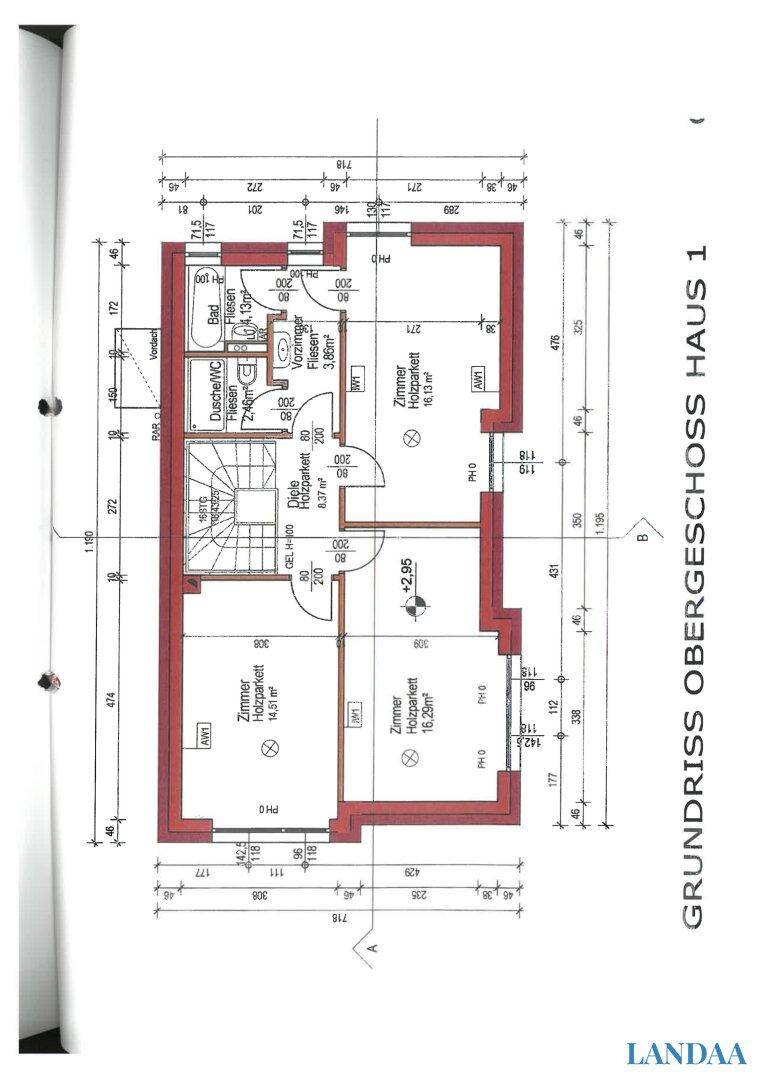 Grundriss des Obergeschosses von Haus 1 mit drei Zimmern und zwei Bädern.