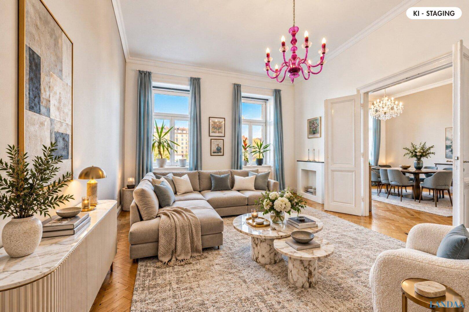 Elegantes Wohnzimmer mit großem Ecksofa, Parkettboden und Kronleuchter.